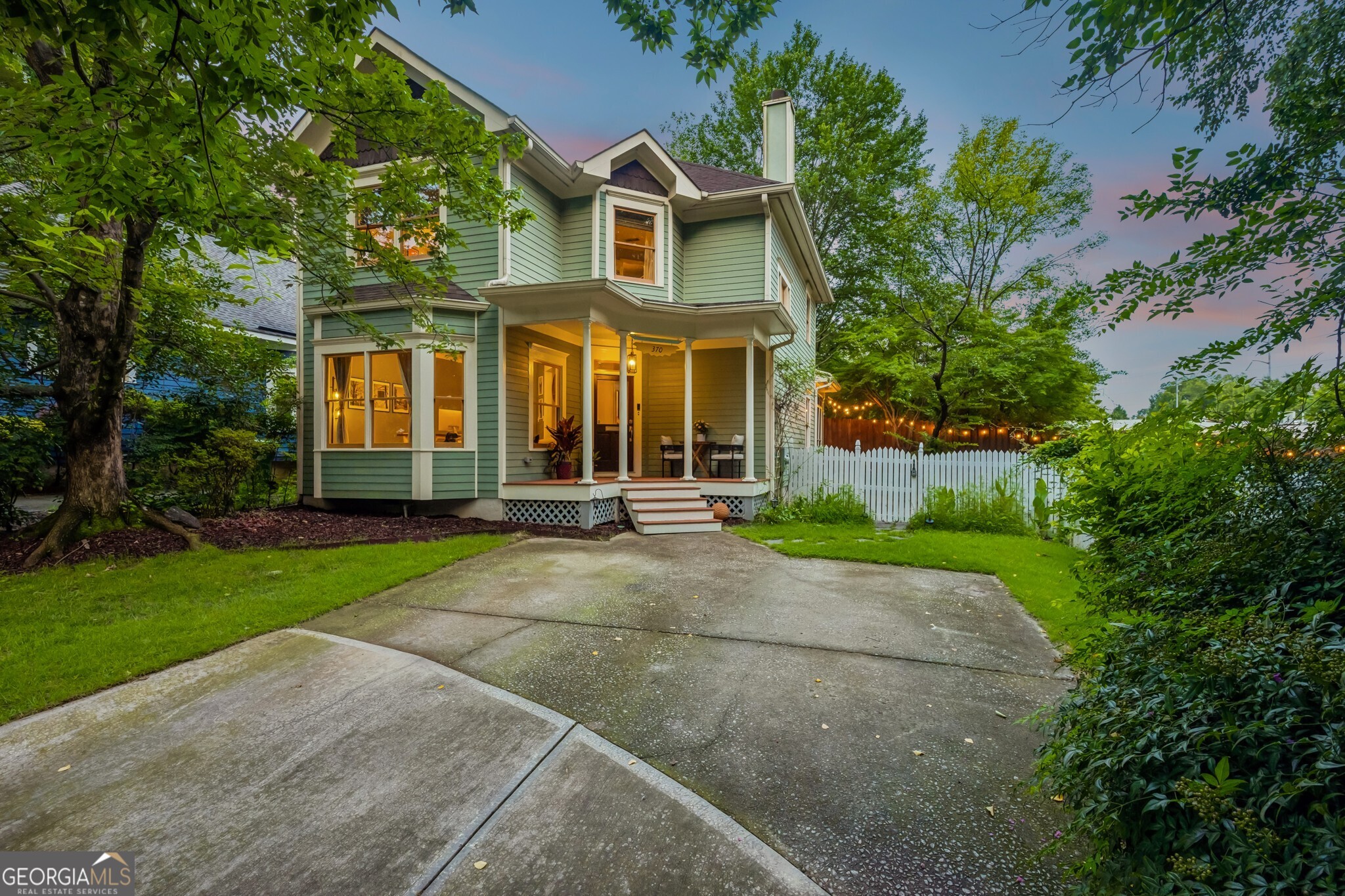 370 Oakland Park SE