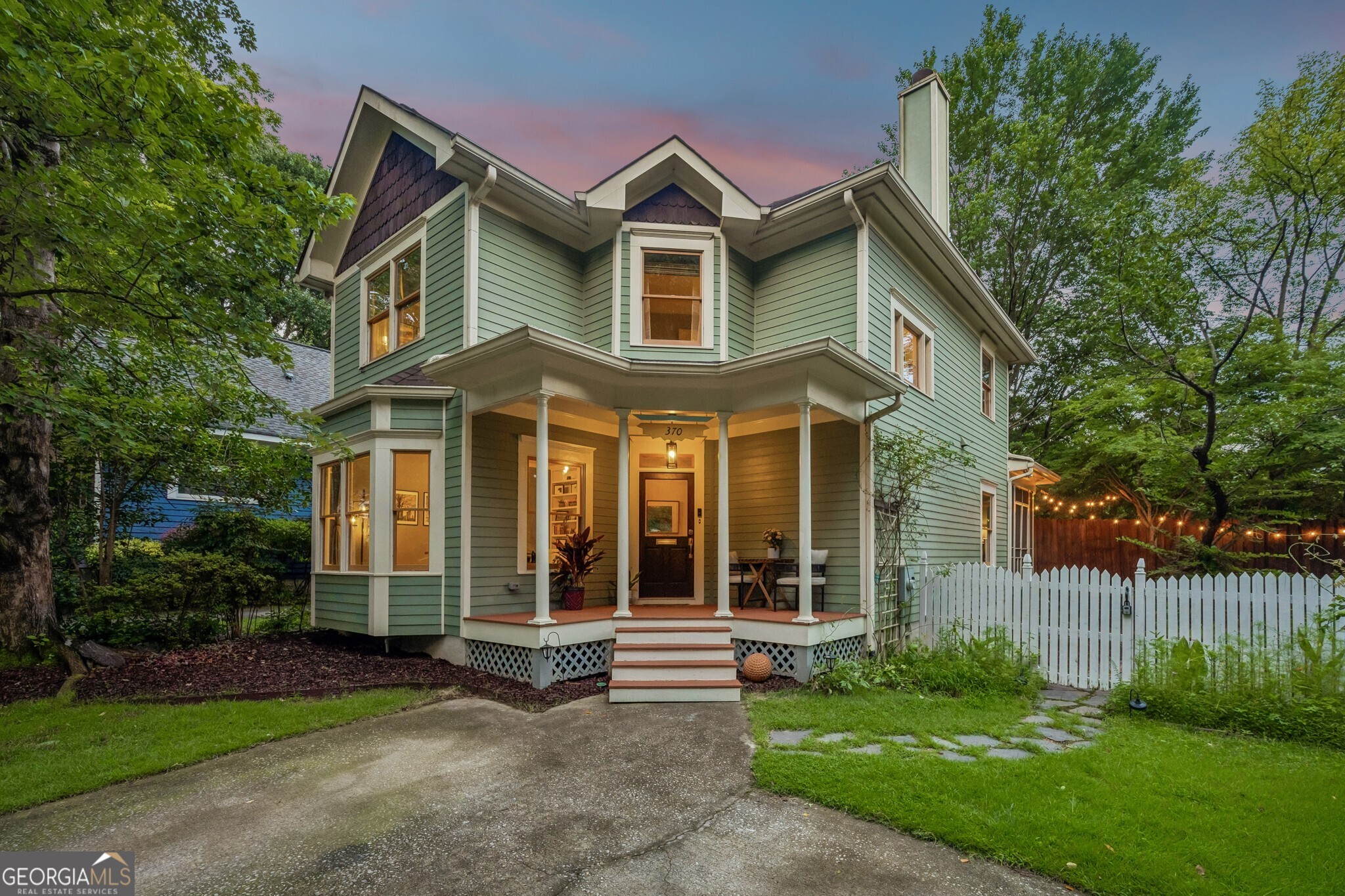 370 Oakland Park SE