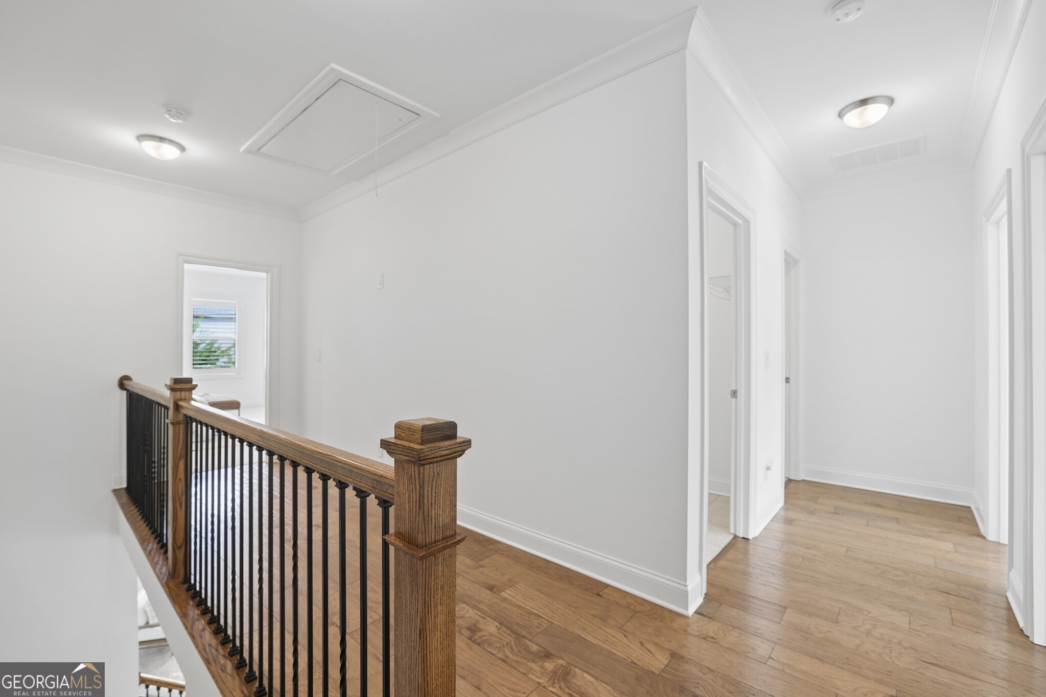 2422 Skyland Way NE