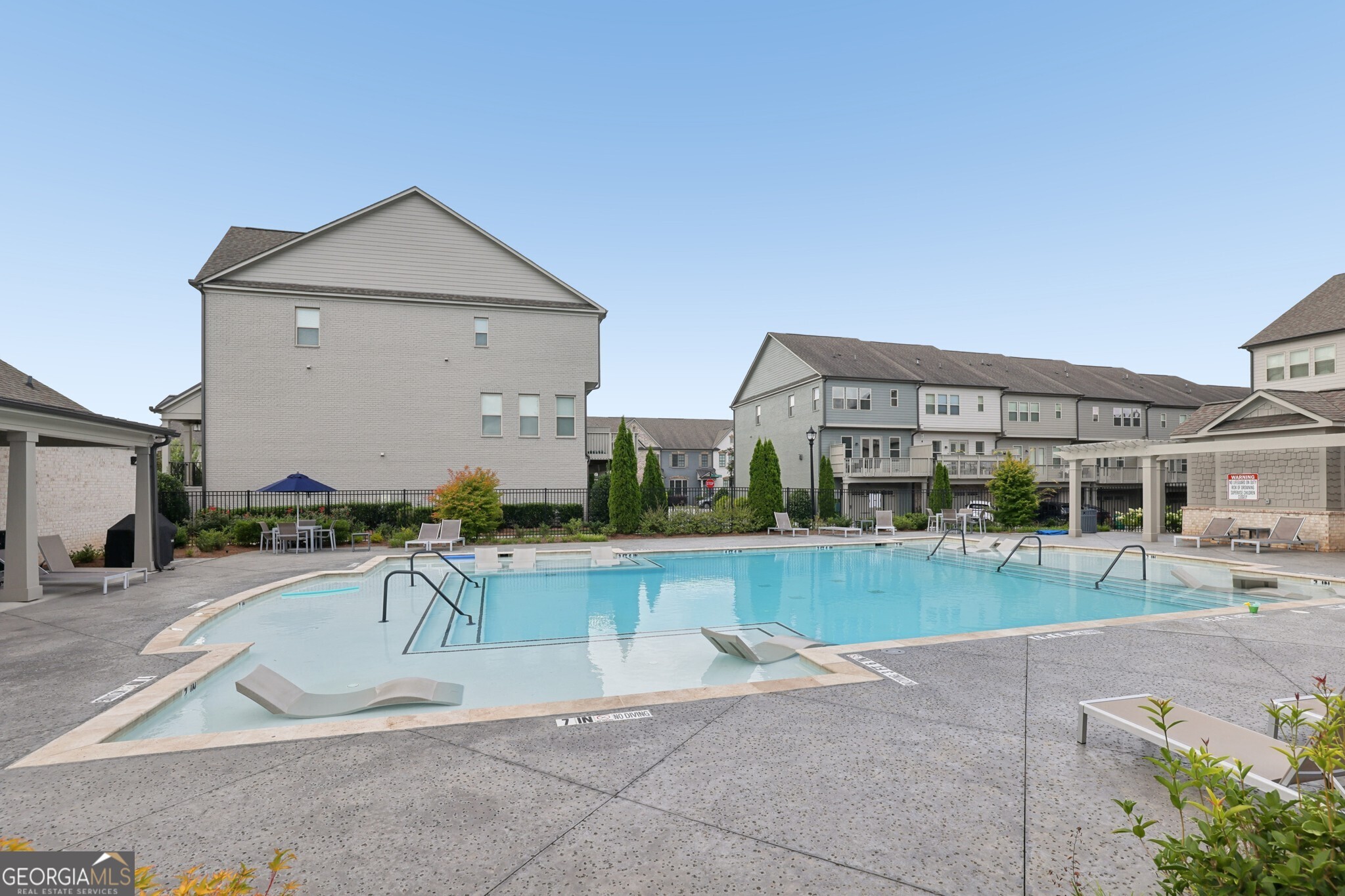 2422 Skyland Way NE