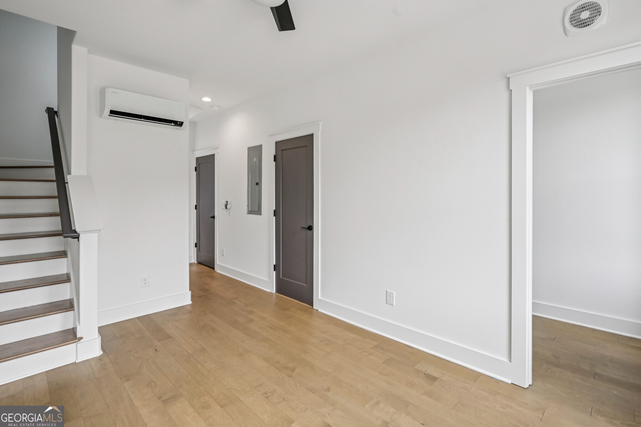 1160 Boulevard SE # 10