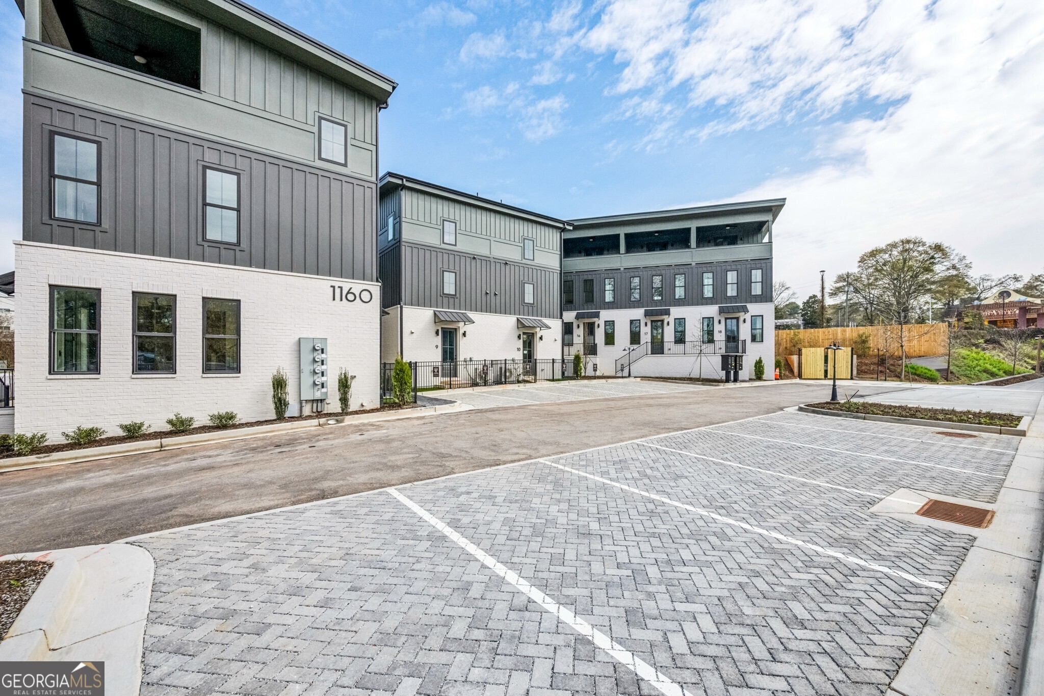 1160 Boulevard SE # 10