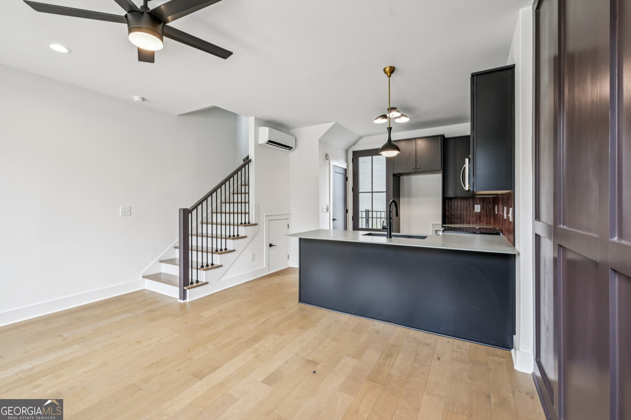 1160 Boulevard SE # 10