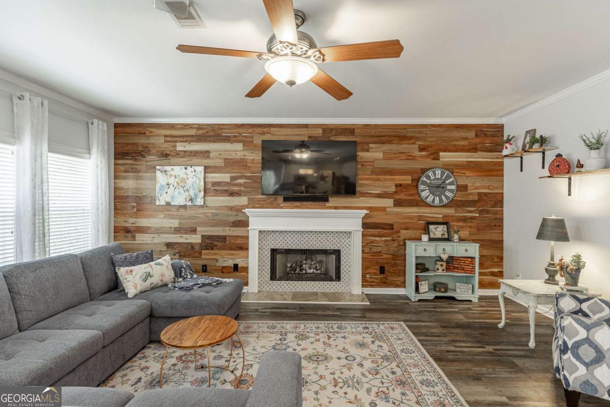 933 Cruce Lake Drive