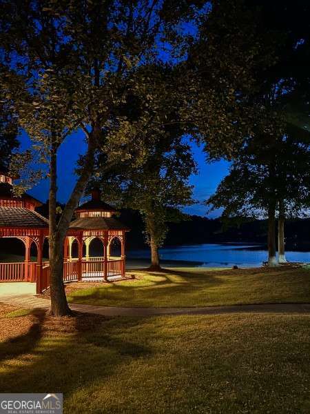 933 Cruce Lake Drive