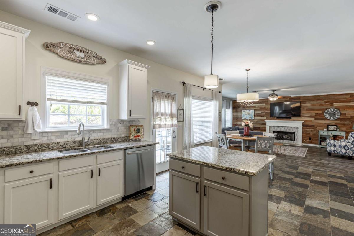 933 Cruce Lake Drive
