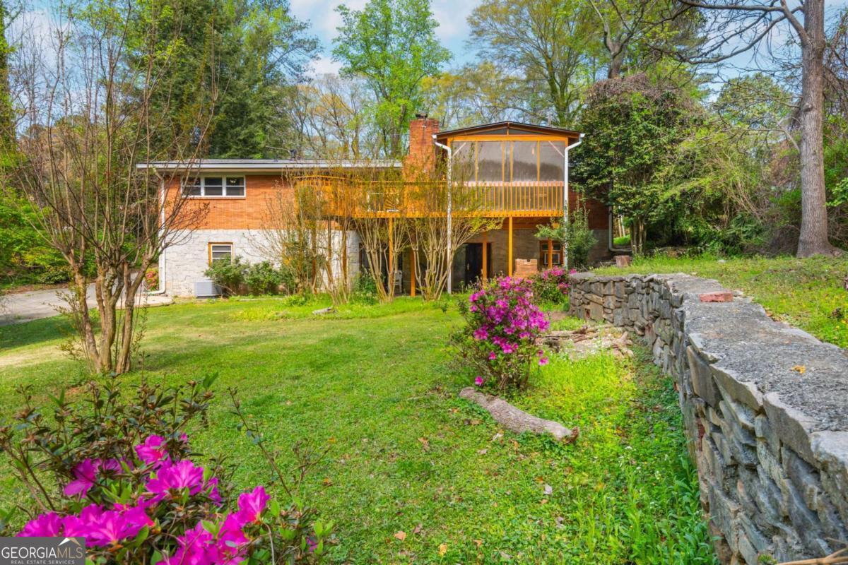 2876 Bob White Drive SW