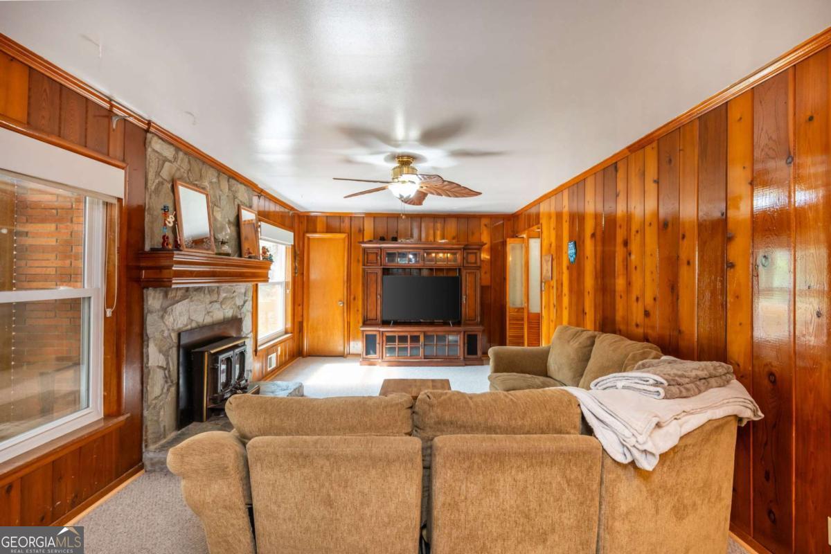 2876 Bob White Drive SW
