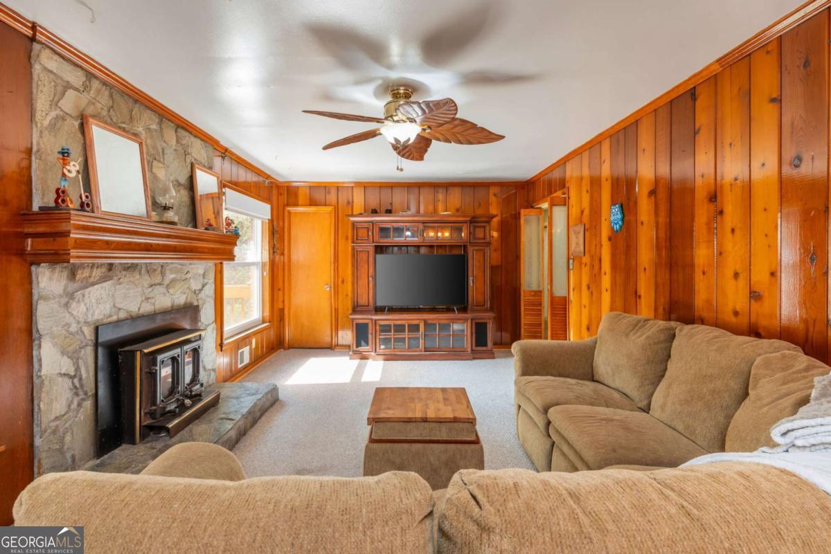 2876 Bob White Drive SW