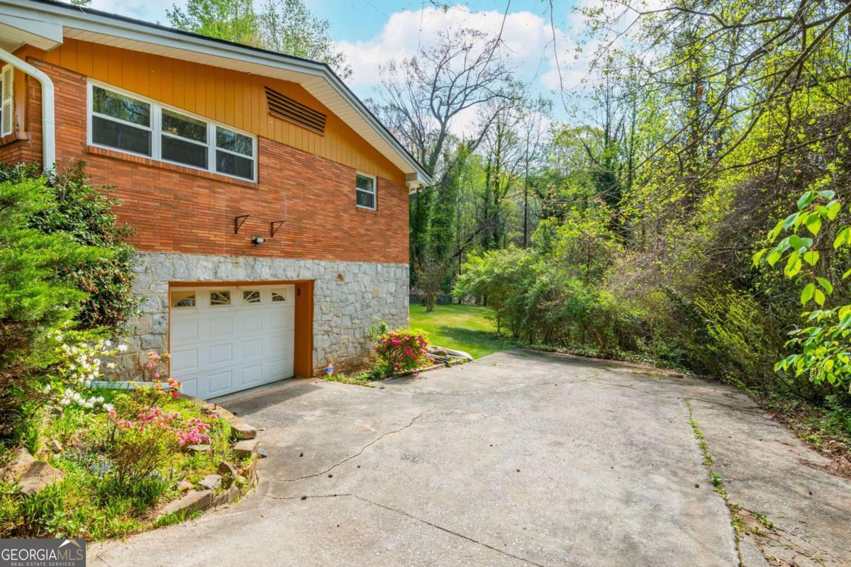 2876 Bob White Drive SW