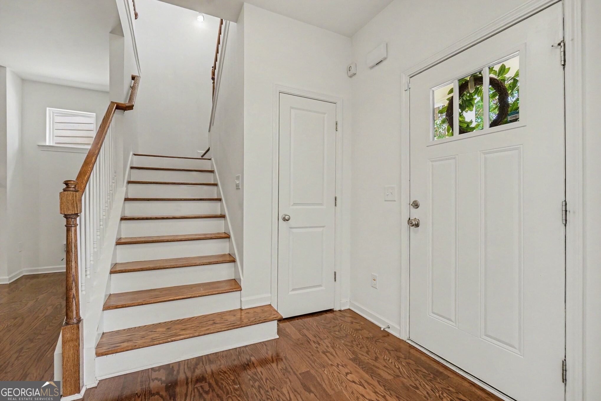 592 Lofty Lane SW