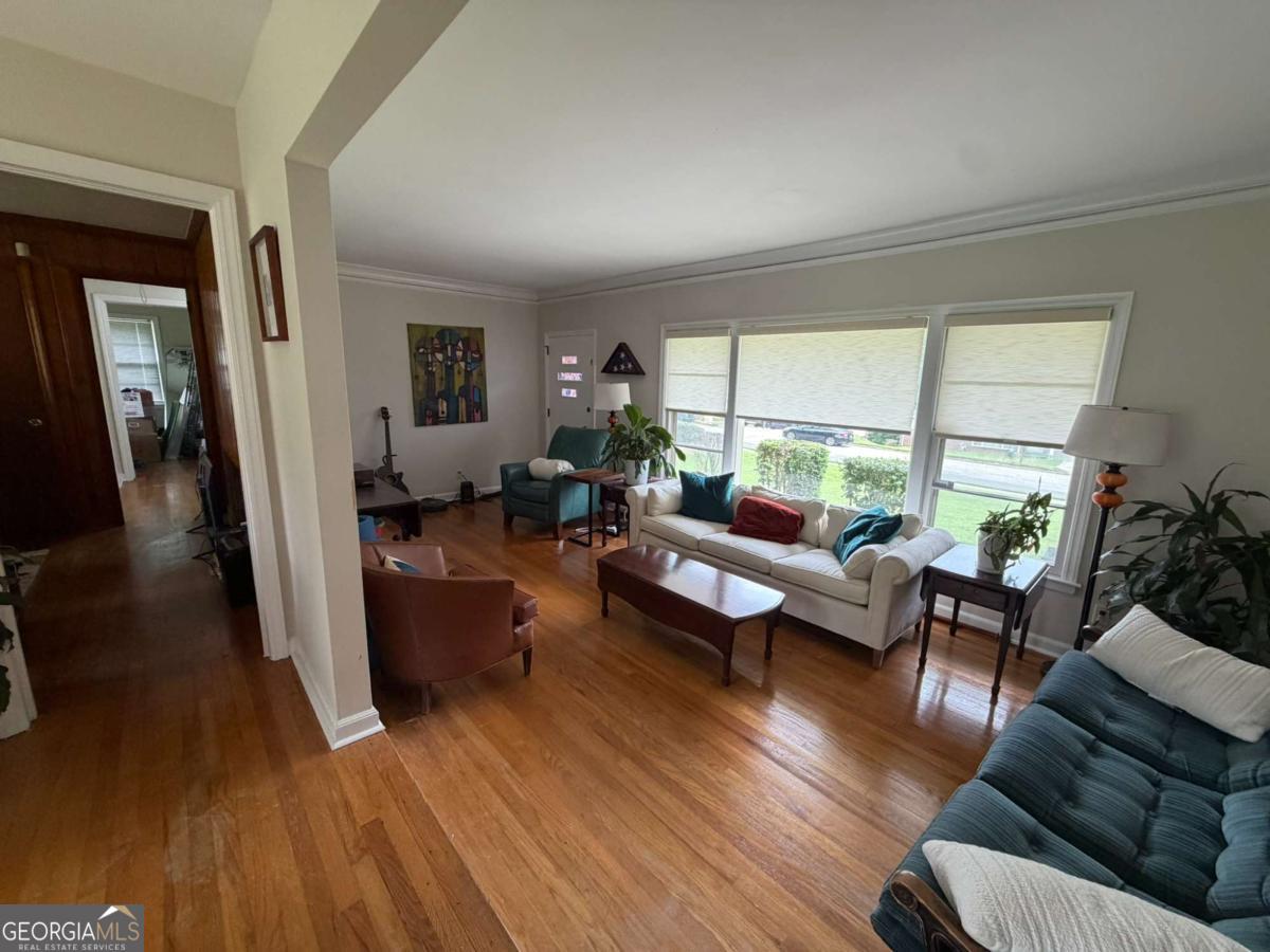 2465 Miriam Lane