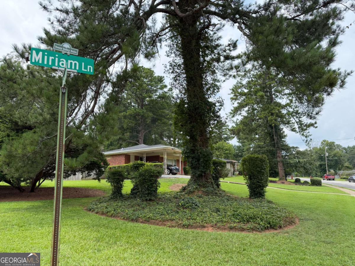 2465 Miriam Lane