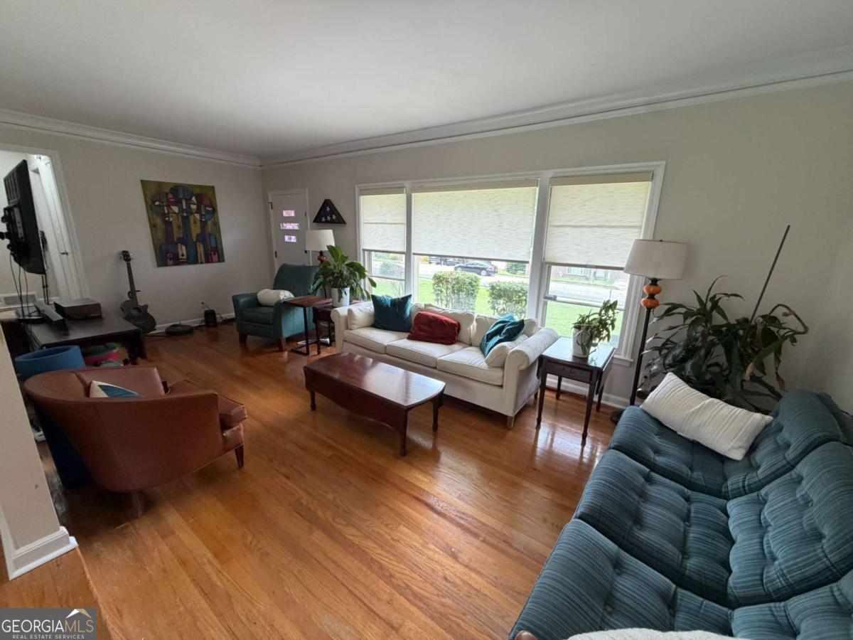 2465 Miriam Lane