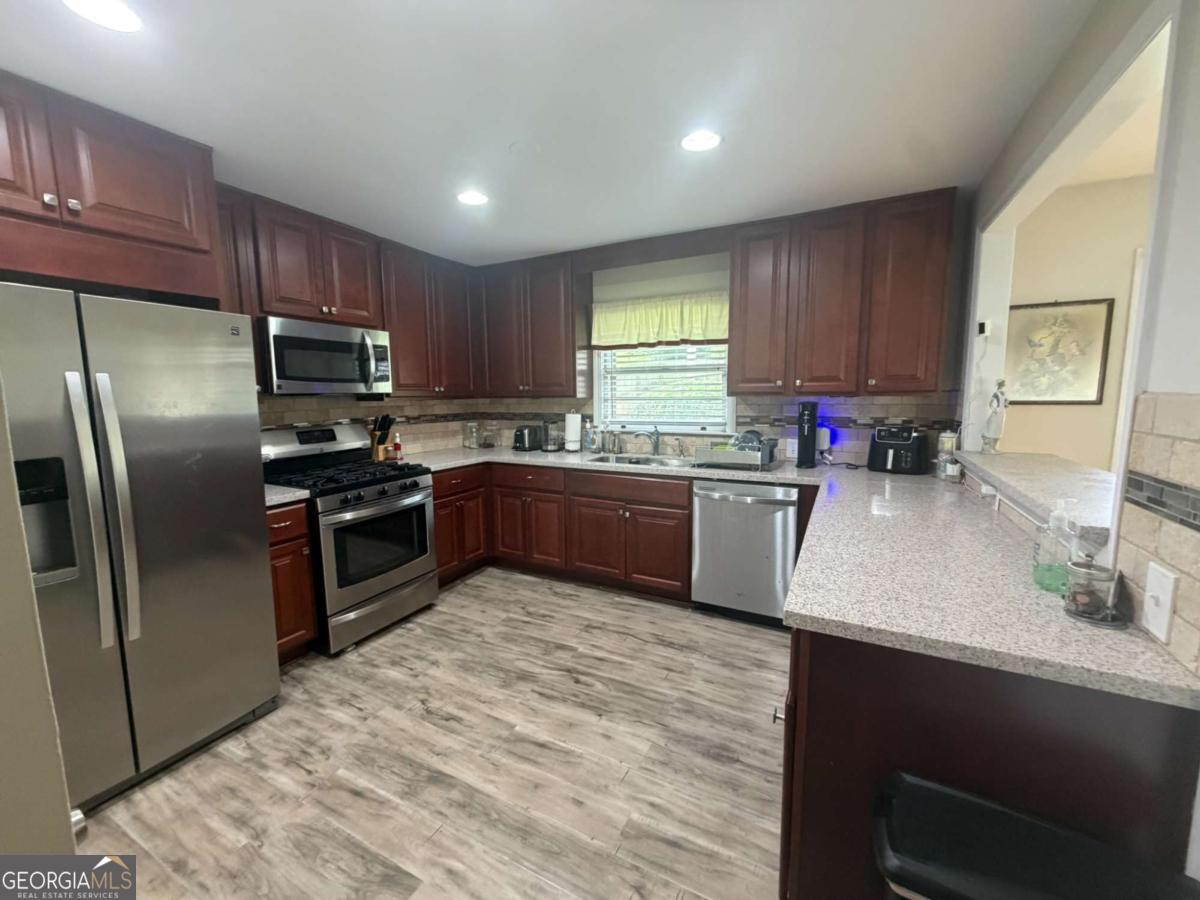 2465 Miriam Lane