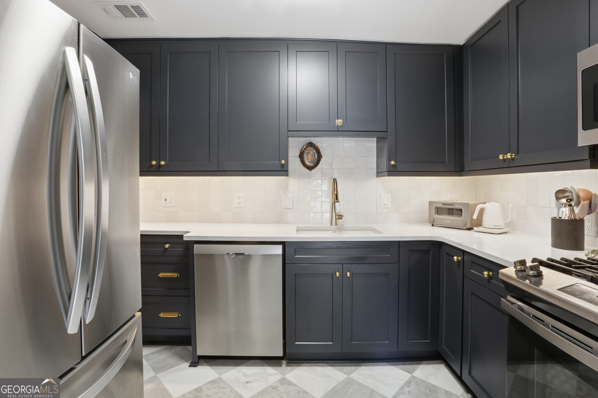 980 Saint Charles Avenue NE # 4