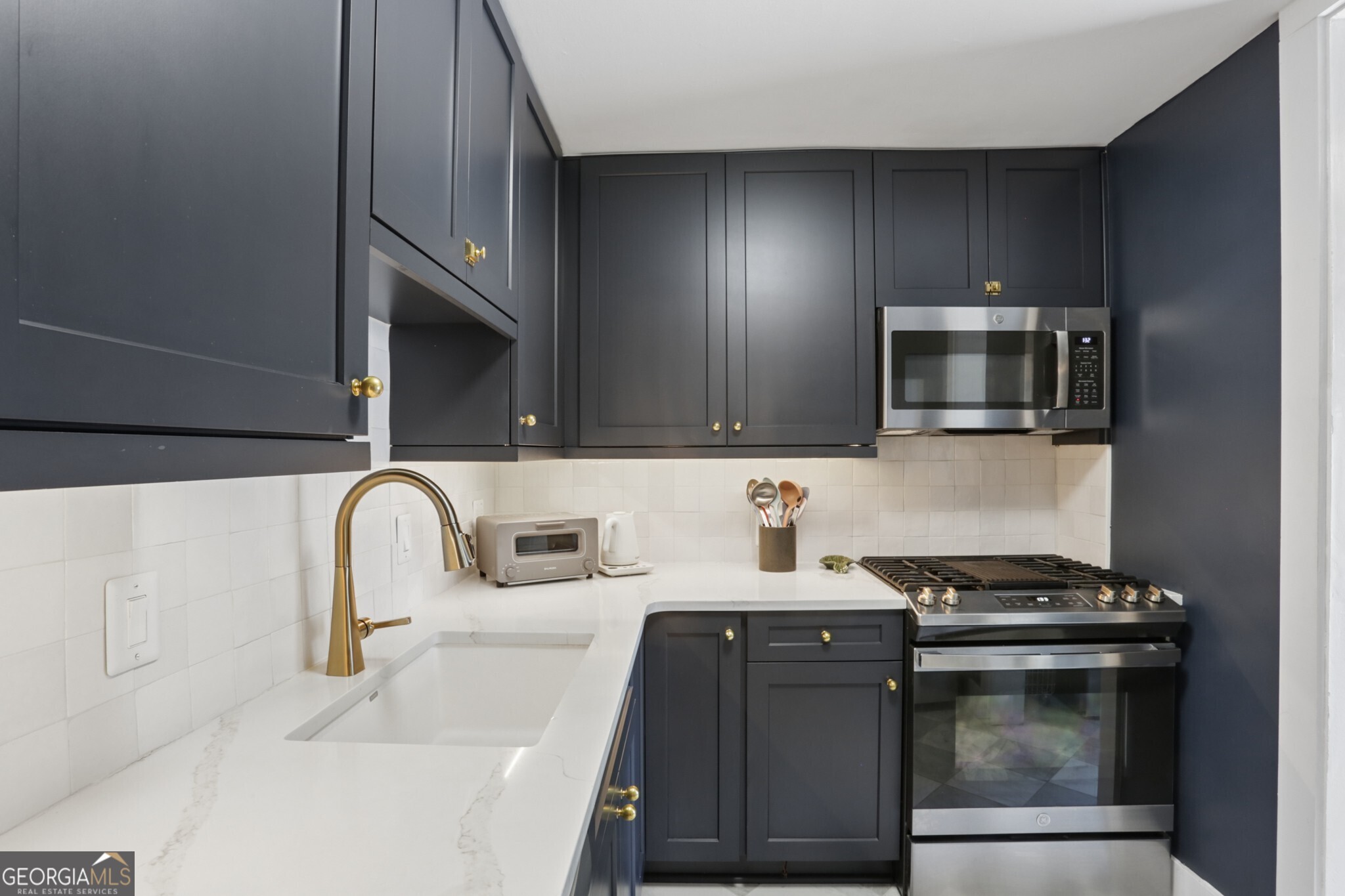 980 Saint Charles Avenue NE # 4
