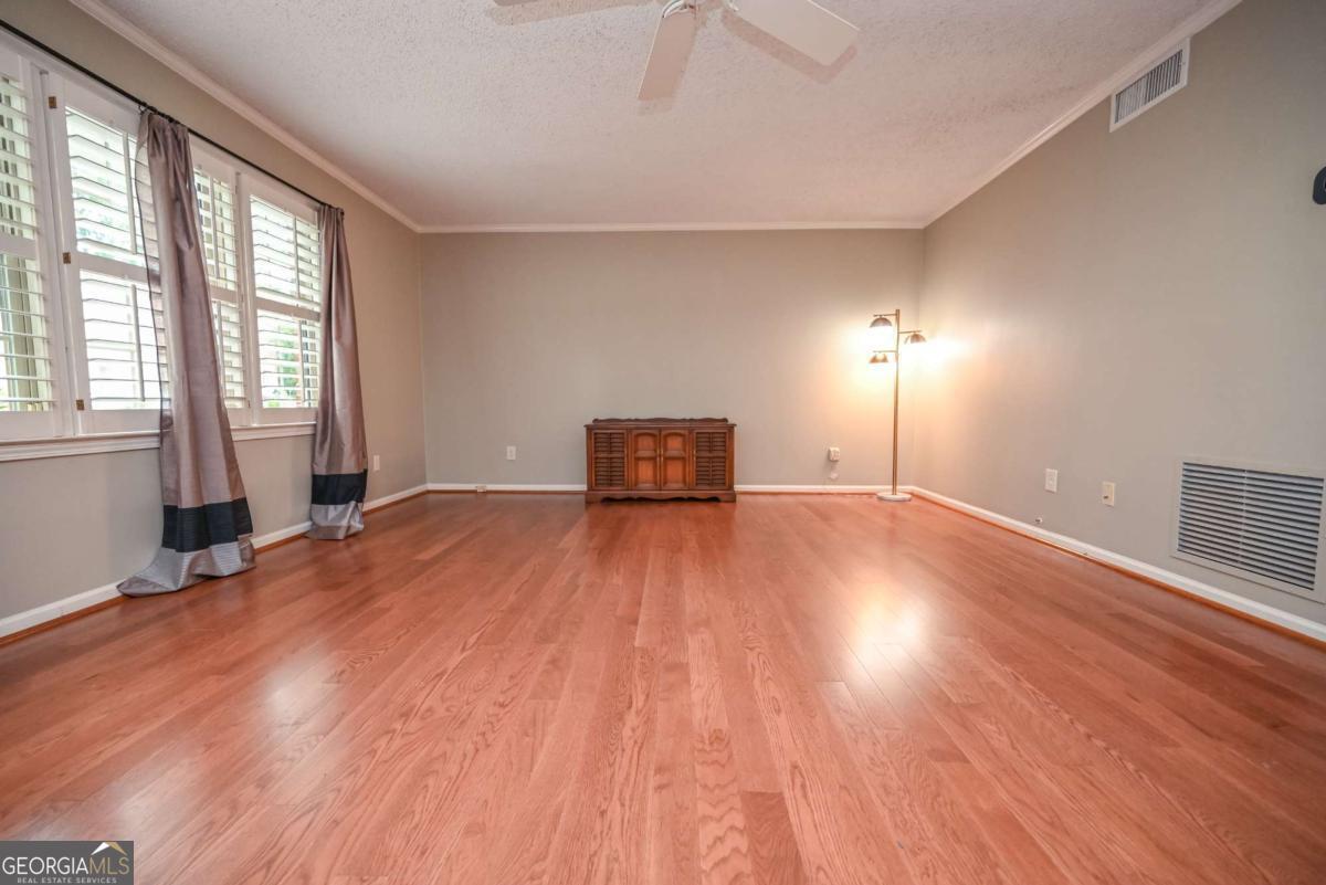 3427 Ashwood Lane