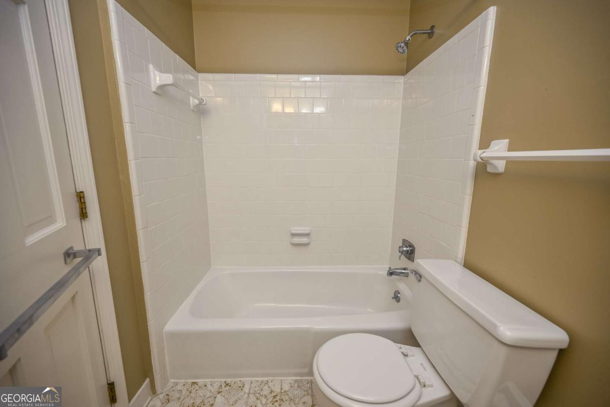 3427 Ashwood Lane