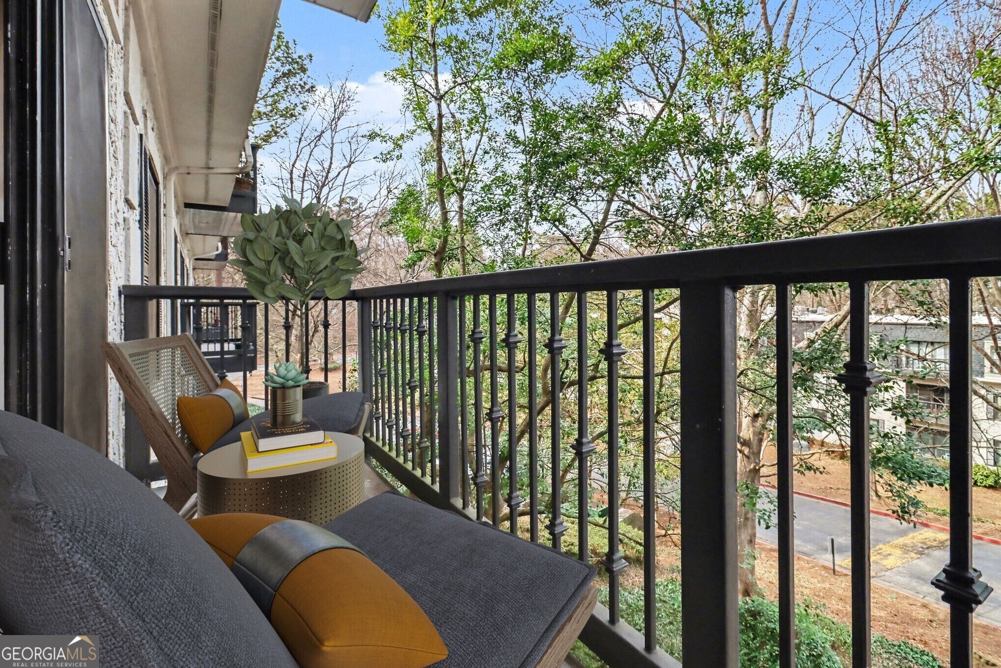 1202 Pine Heights