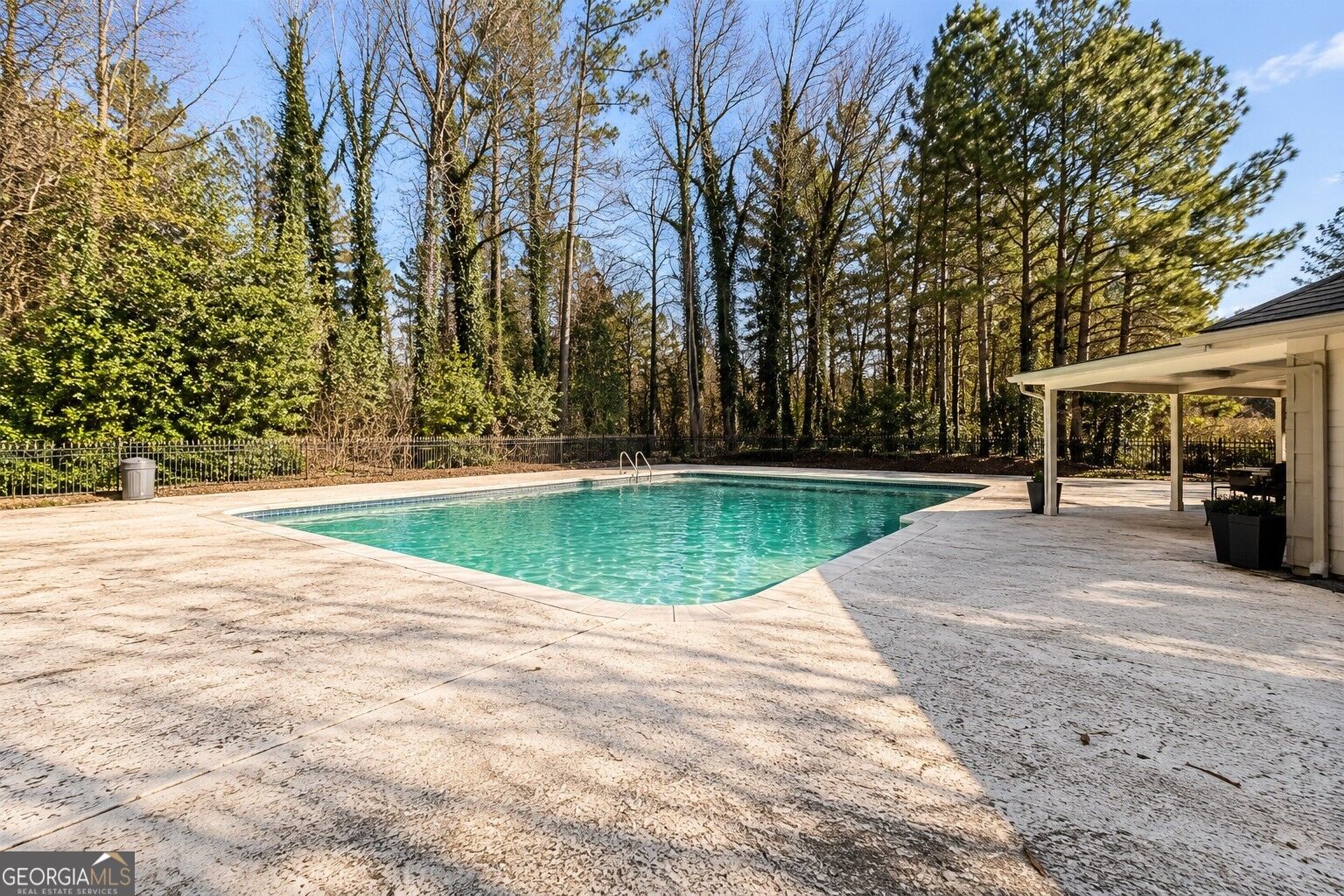 1202 Pine Heights