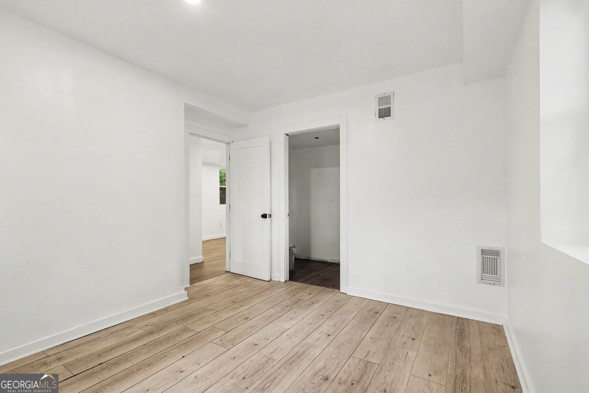 2494 Lester Street
