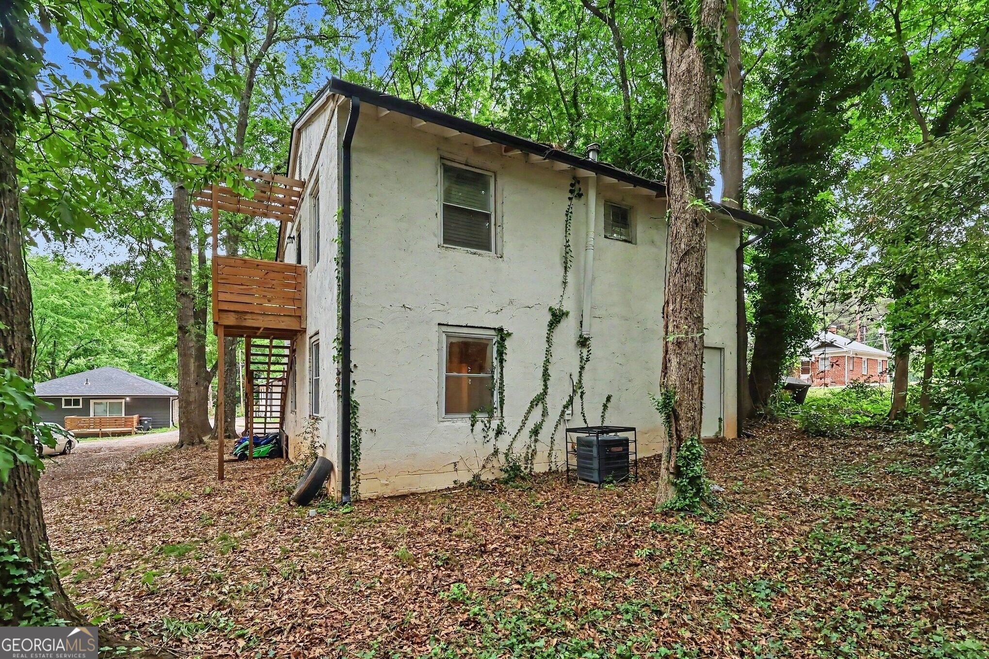 2494 Lester Street