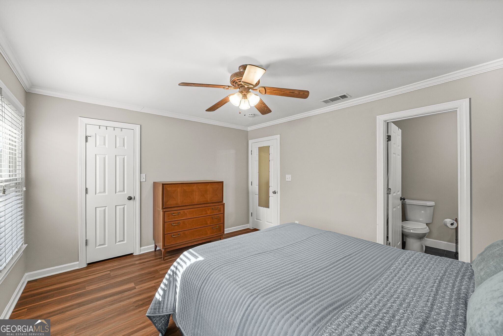 7500 Roswell Road # 30