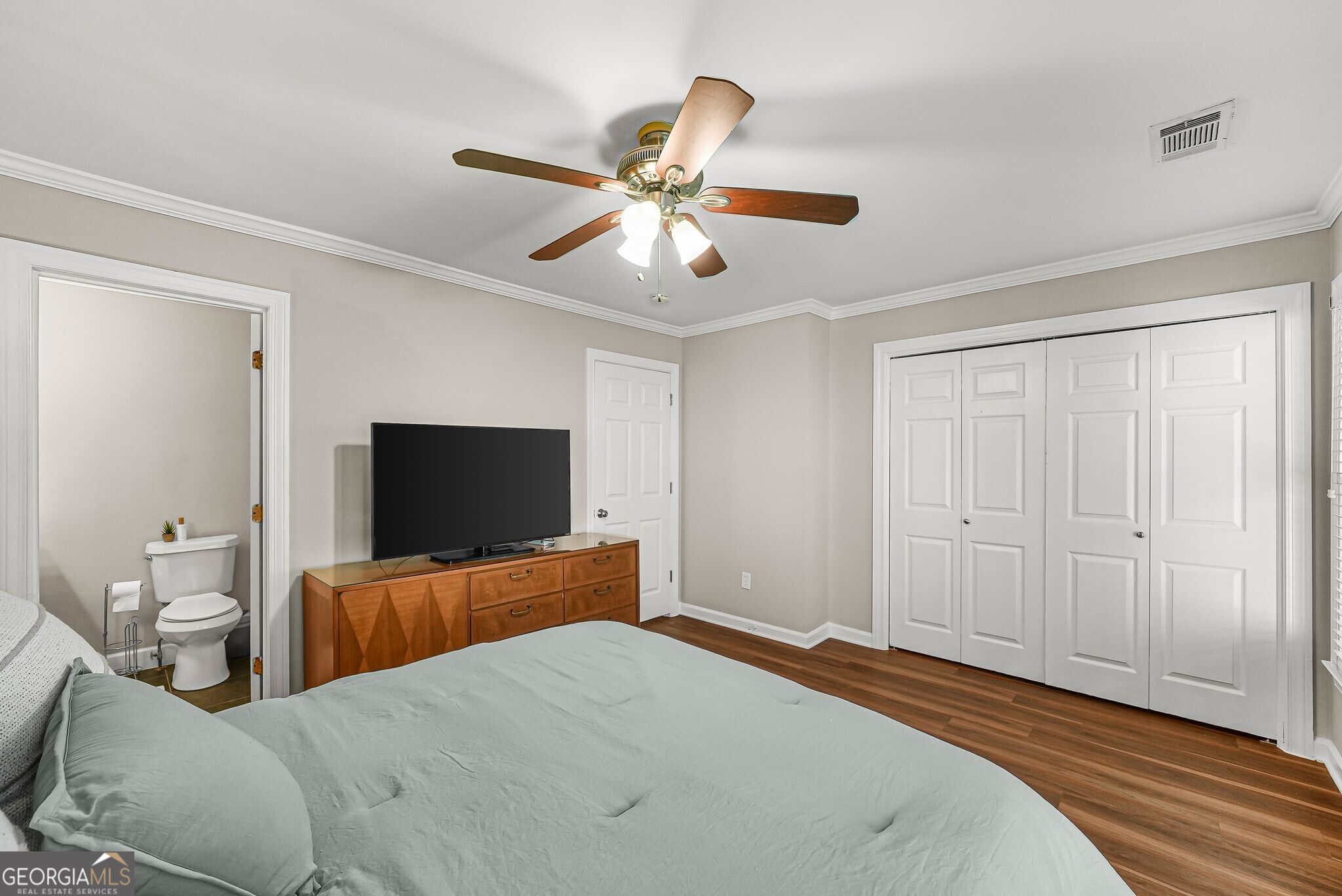 7500 Roswell Road # 30