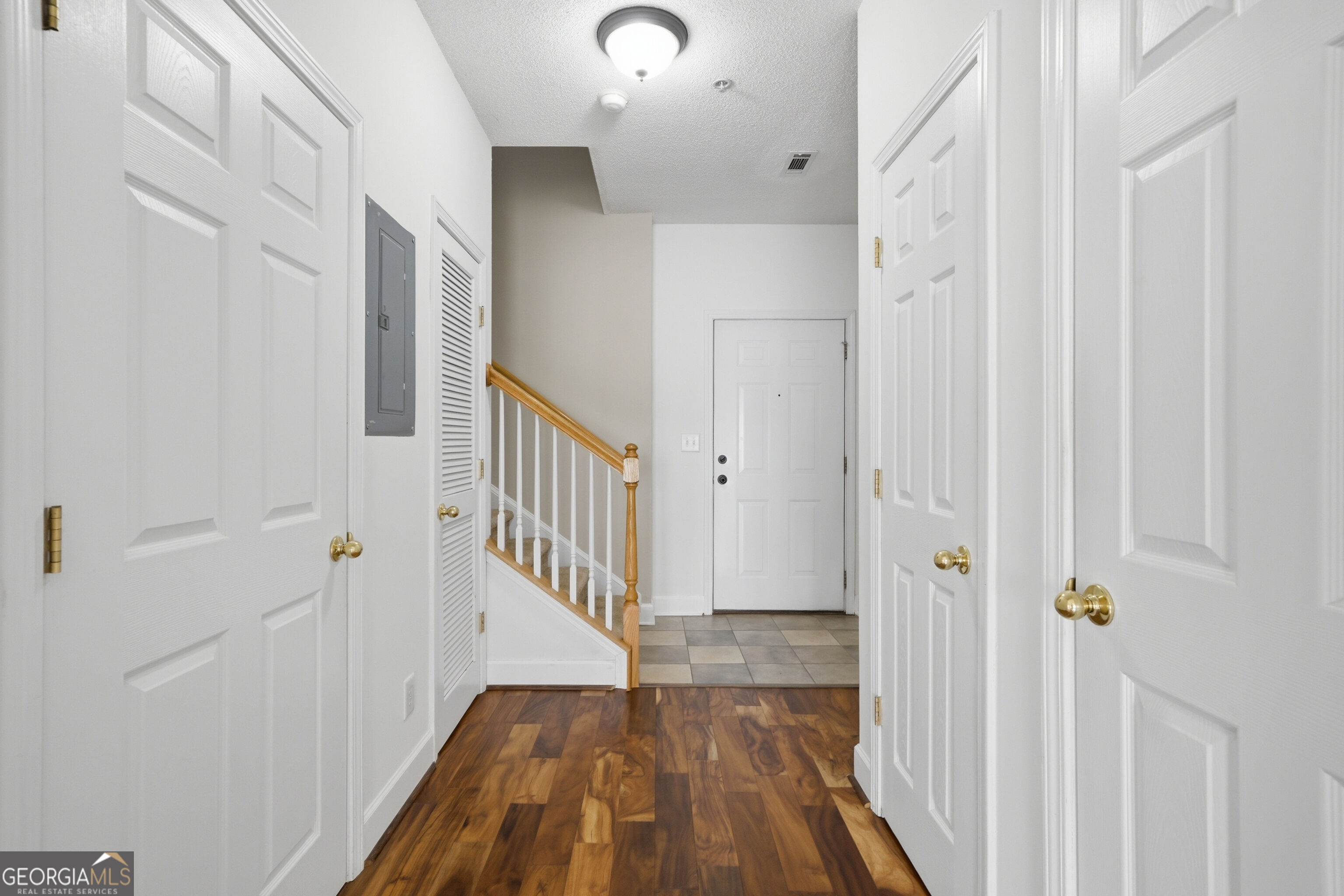 2111 Woodland Lane