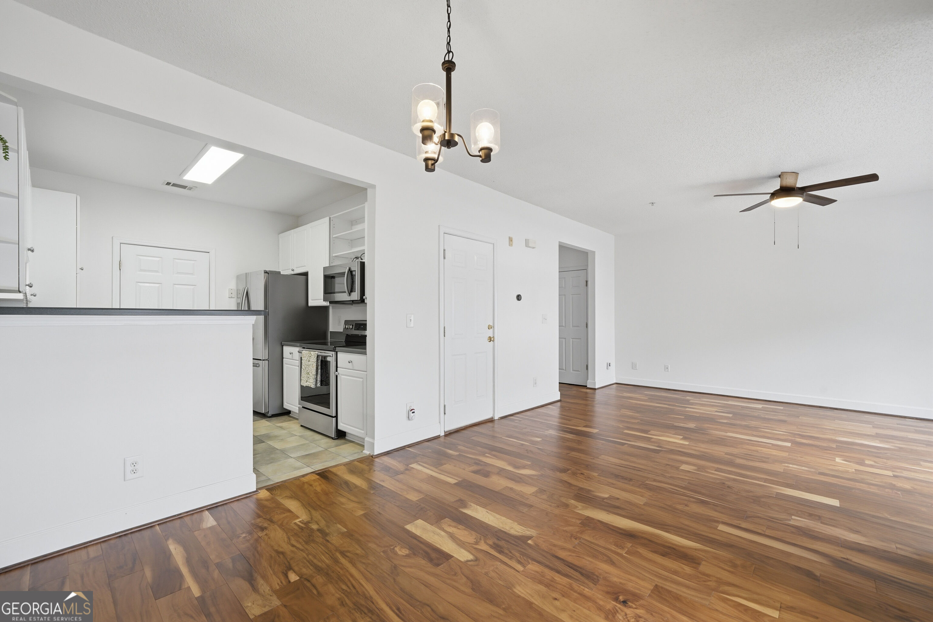 2111 Woodland Lane
