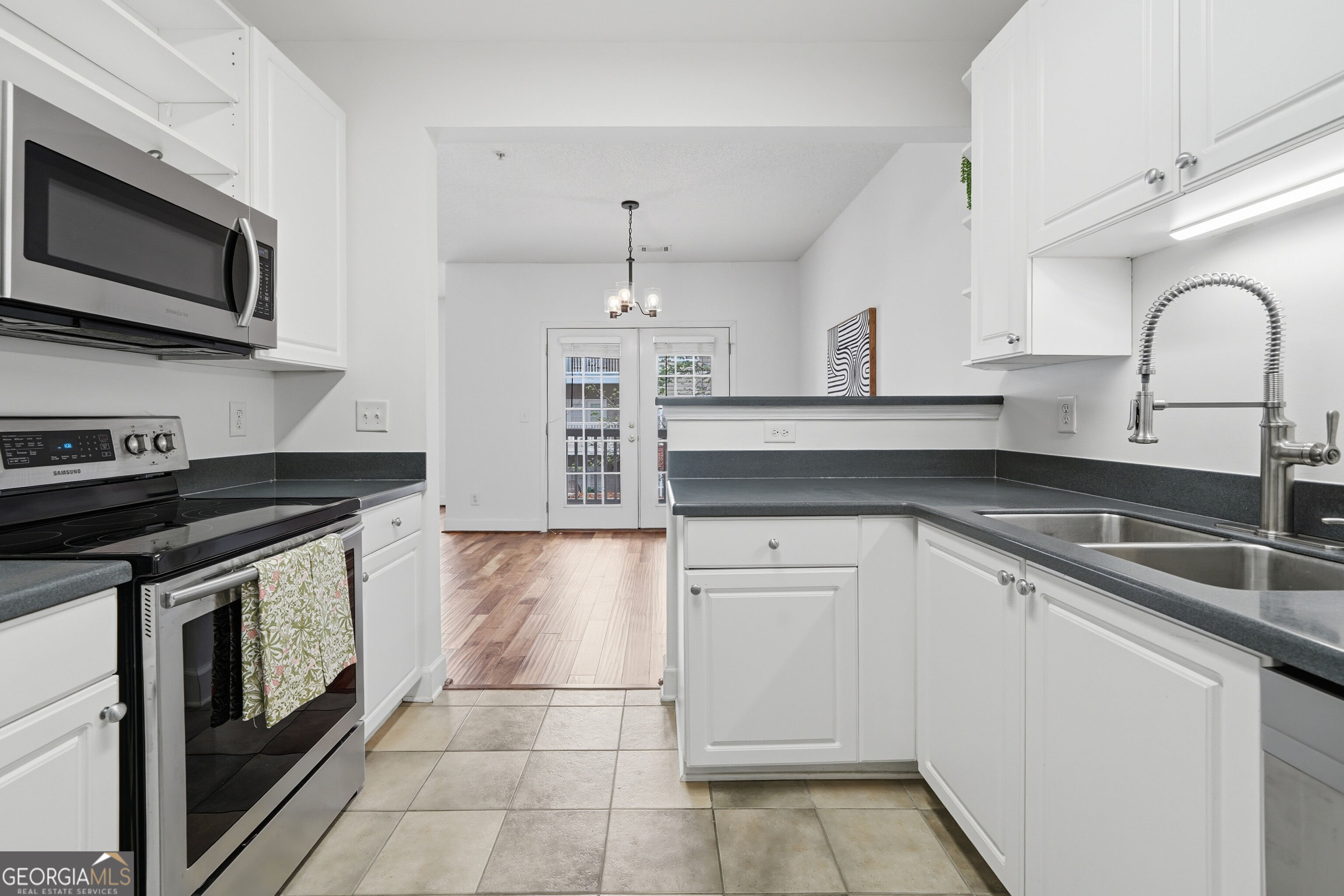 2111 Woodland Lane