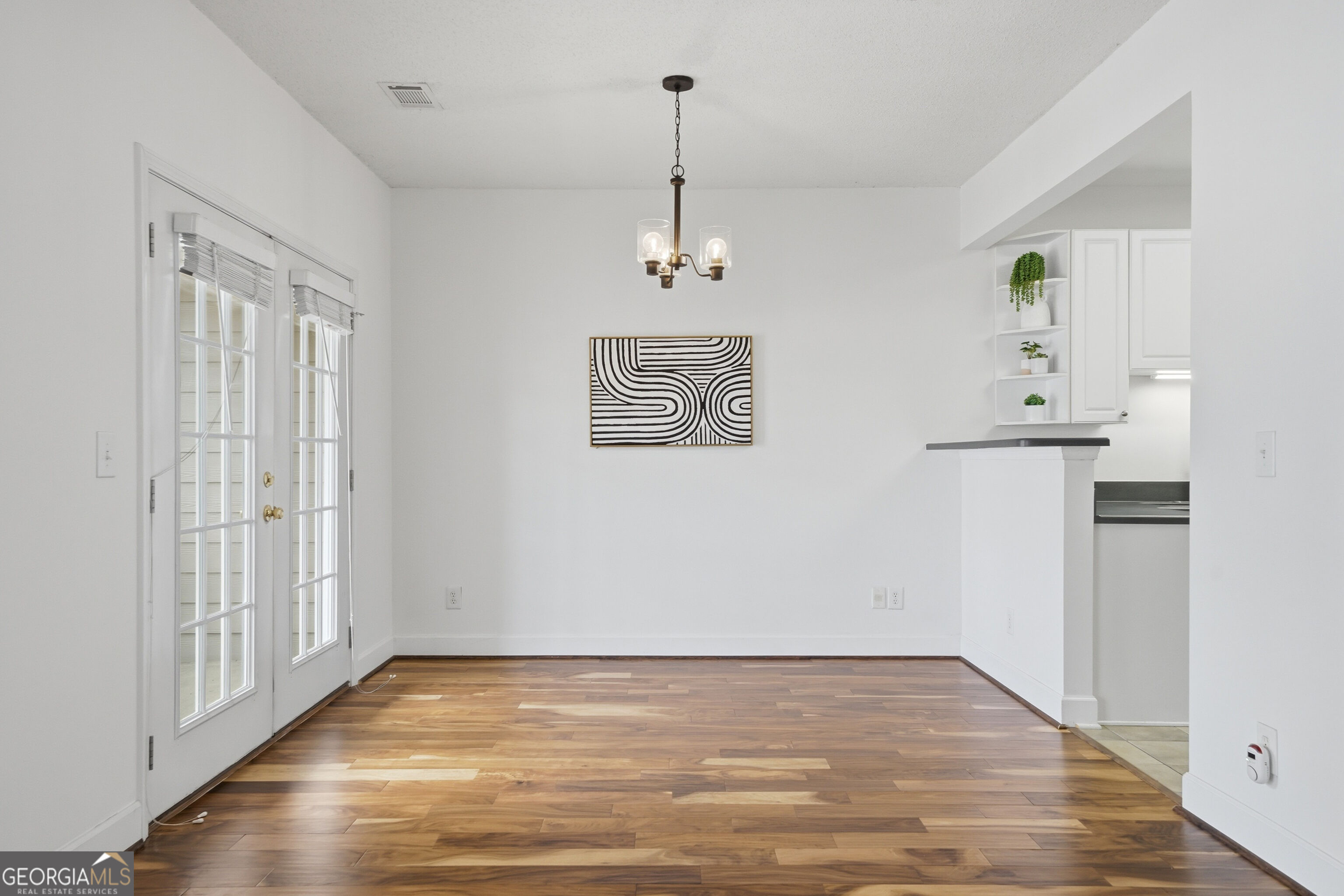 2111 Woodland Lane
