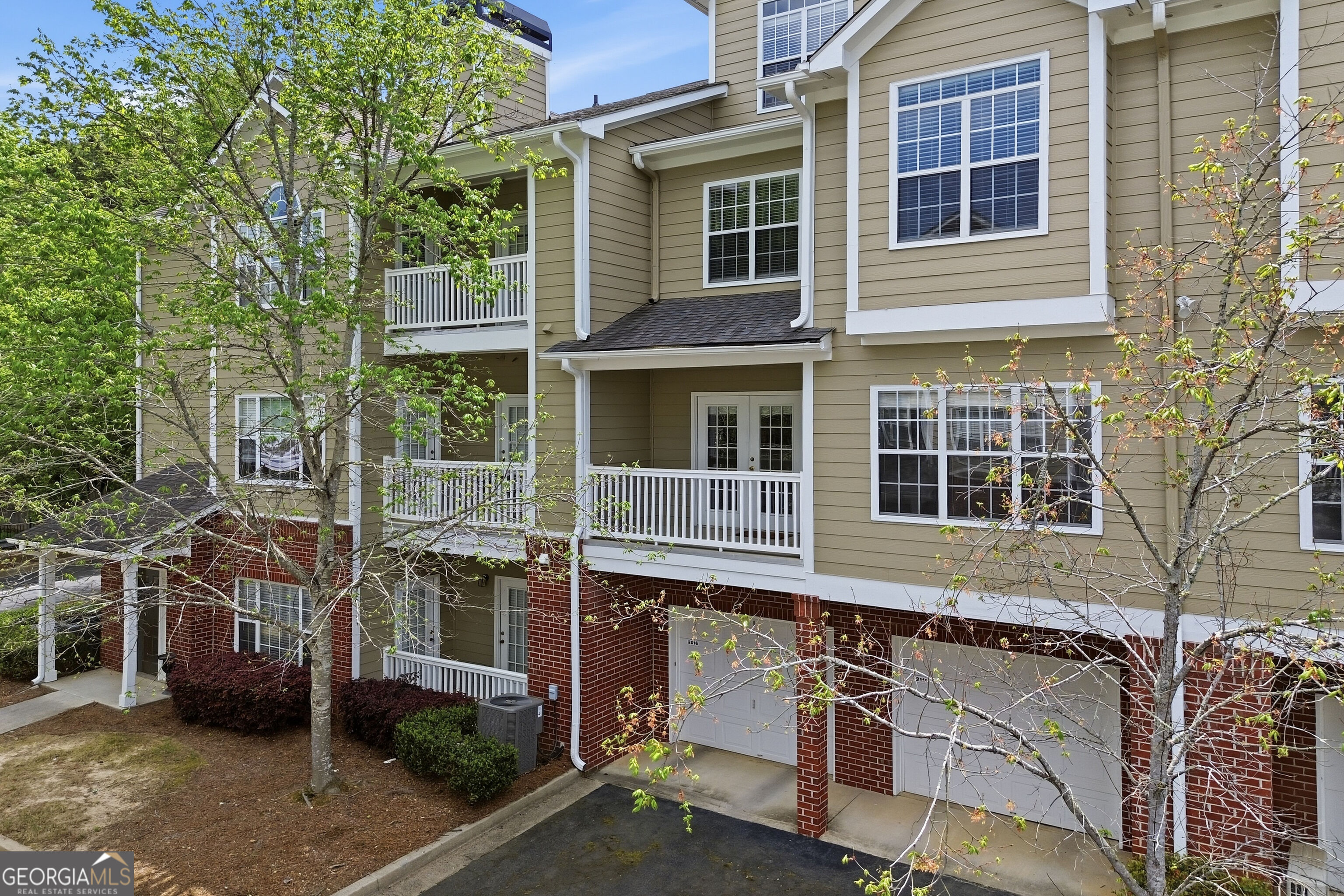 2111 Woodland Lane
