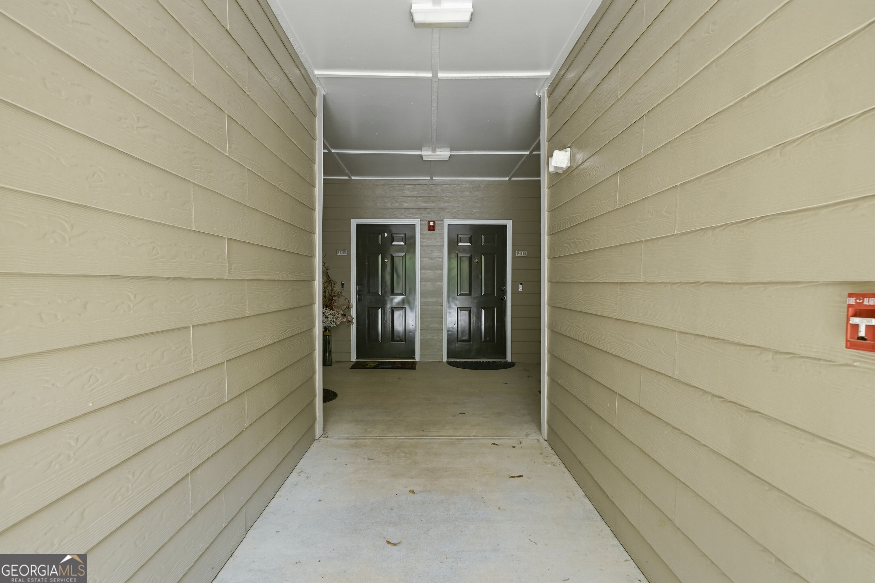 2111 Woodland Lane