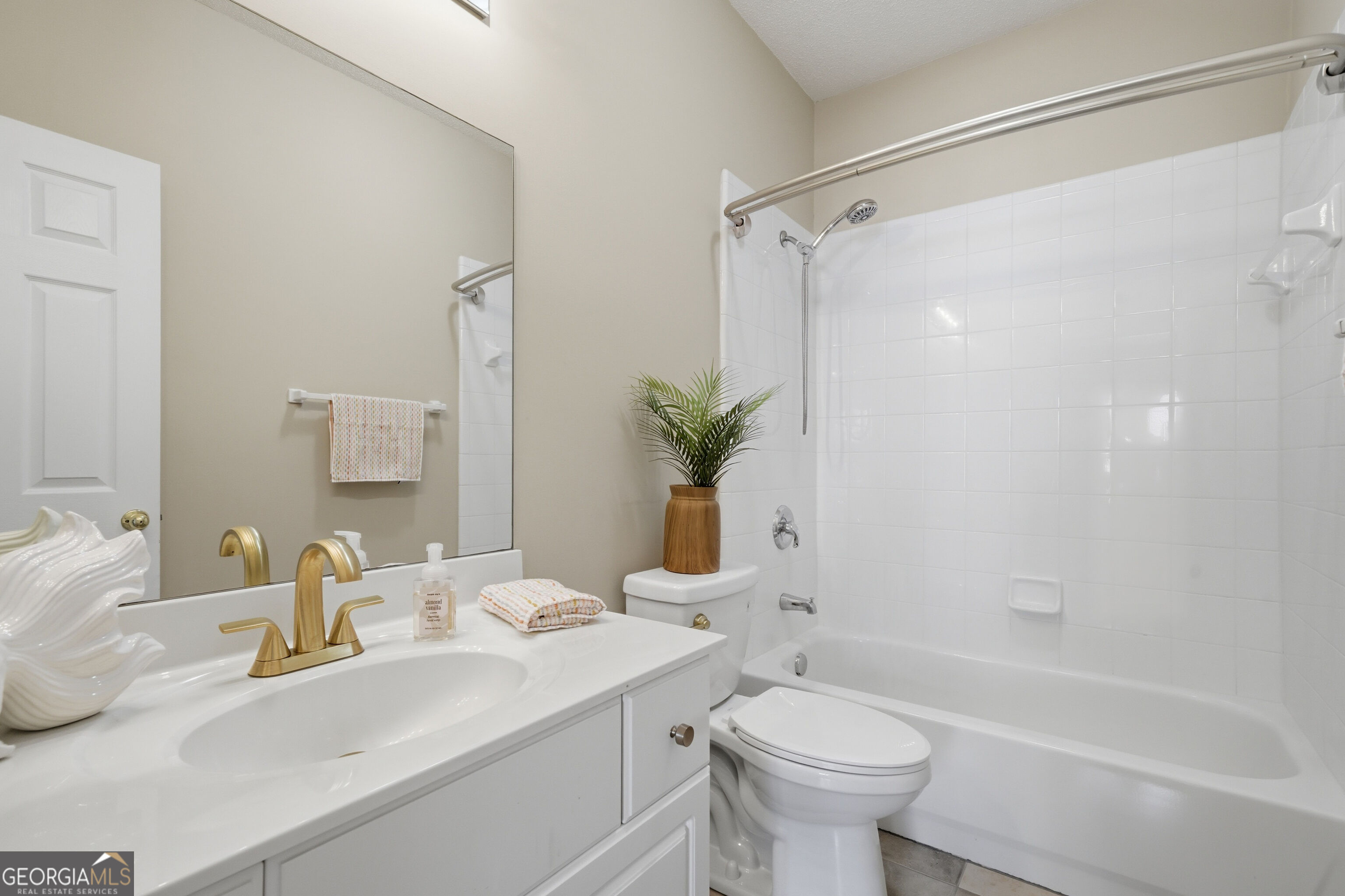 2111 Woodland Lane
