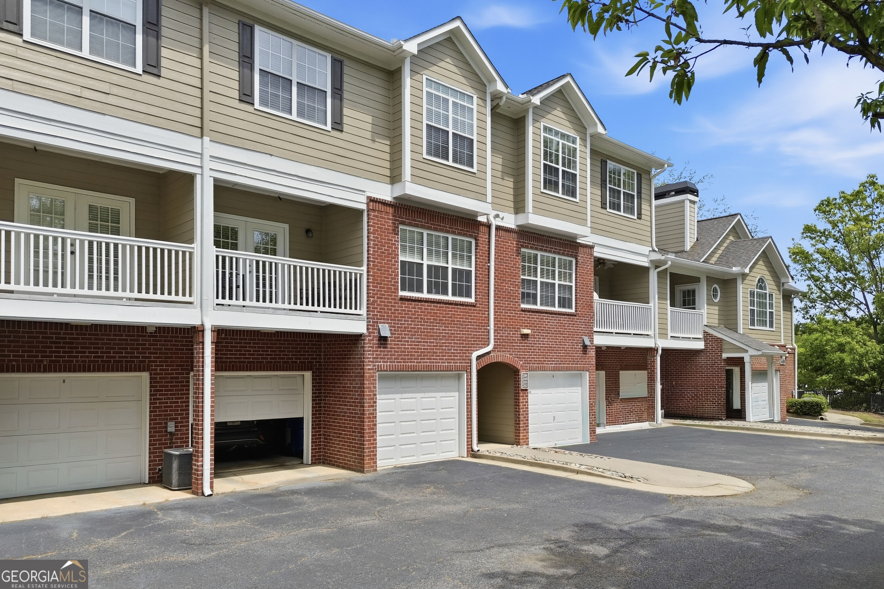 2111 Woodland Lane