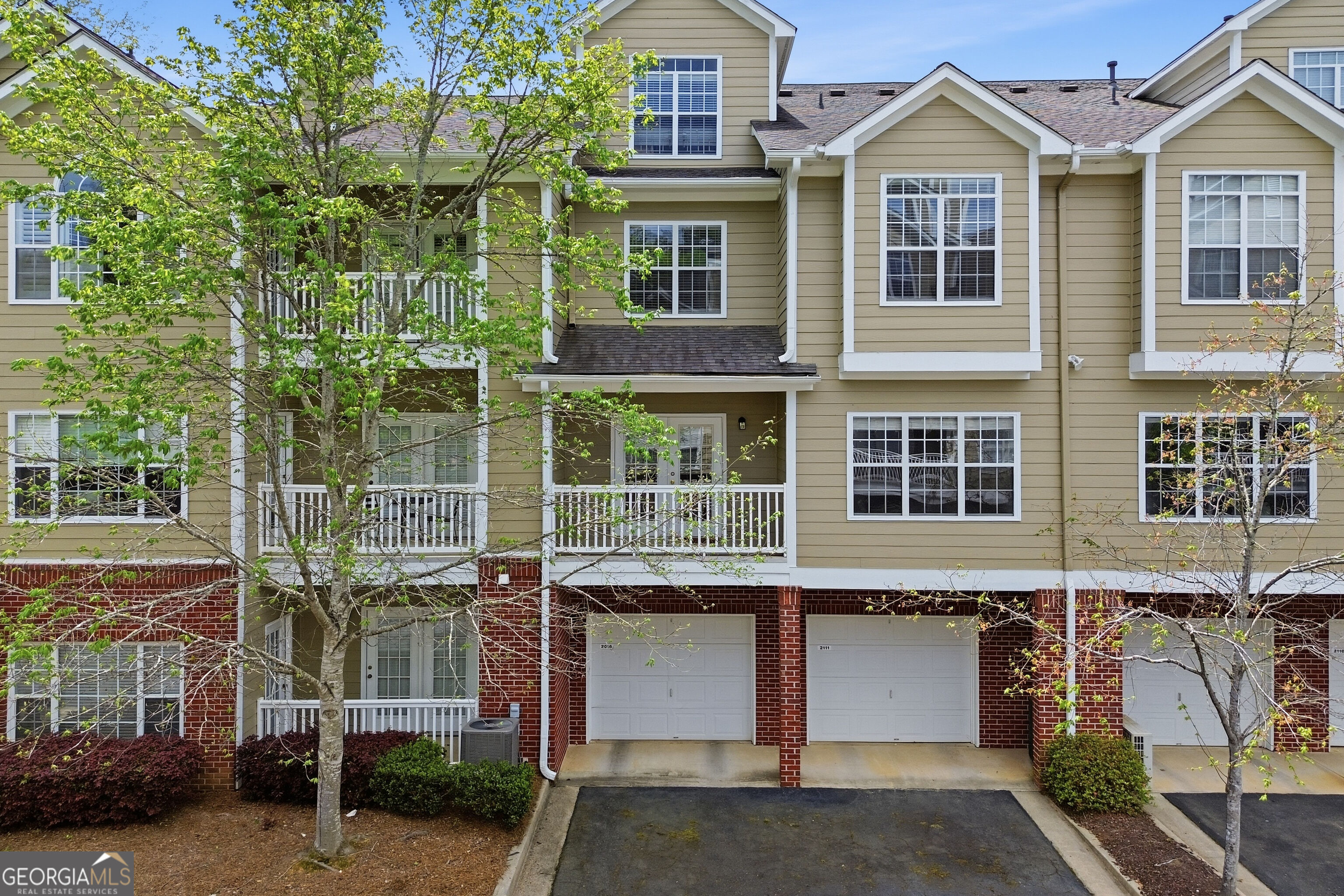 2111 Woodland Lane