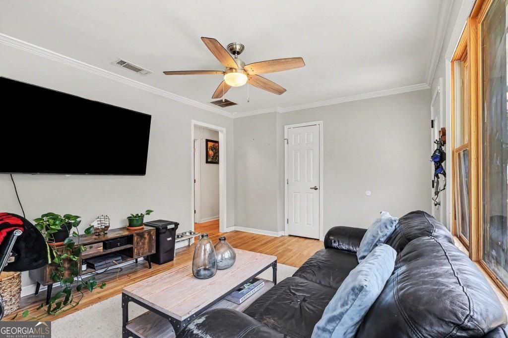 1120 Delores