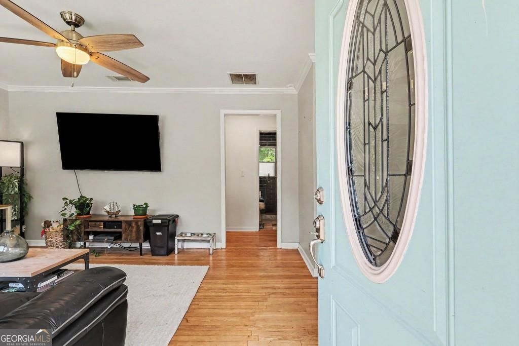 1120 Delores