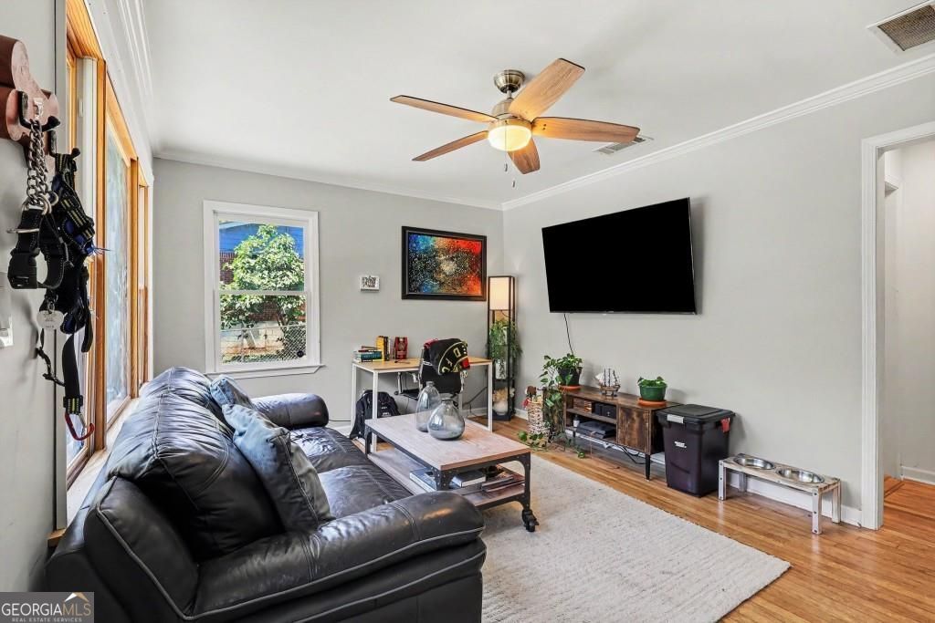 1120 Delores