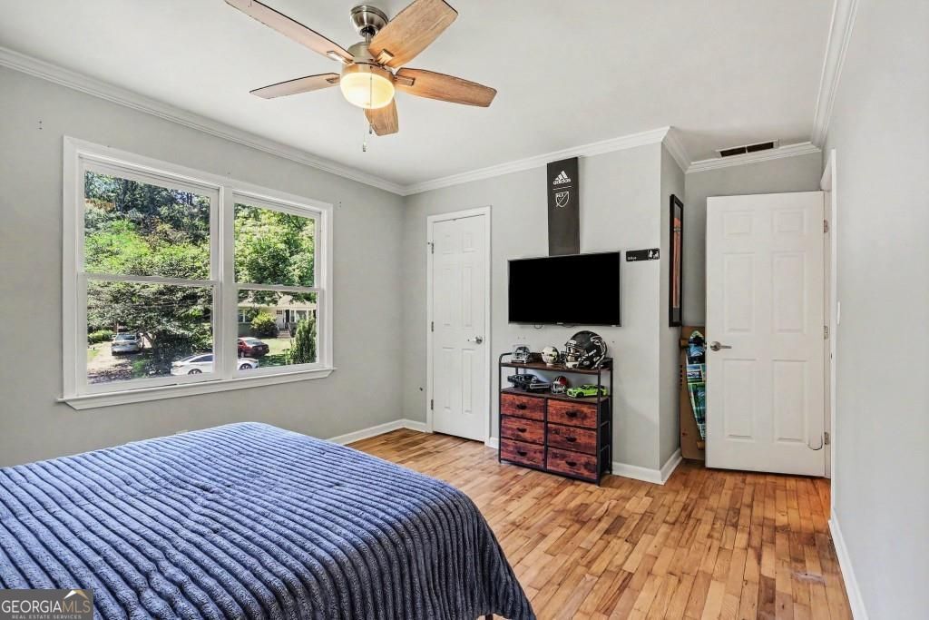 1120 Delores