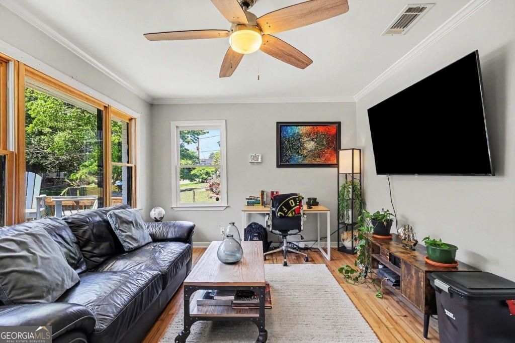 1120 Delores