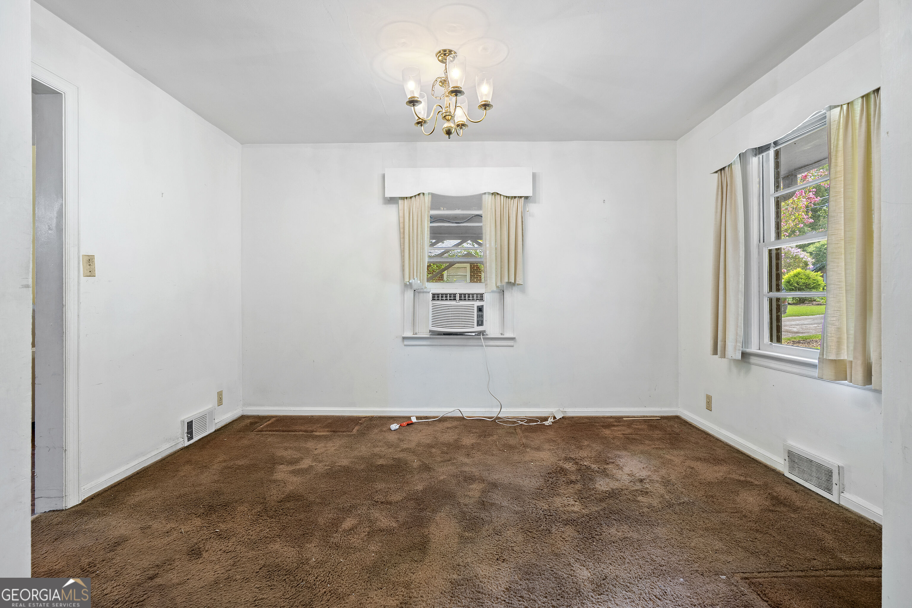 2592 Woodridge Drive
