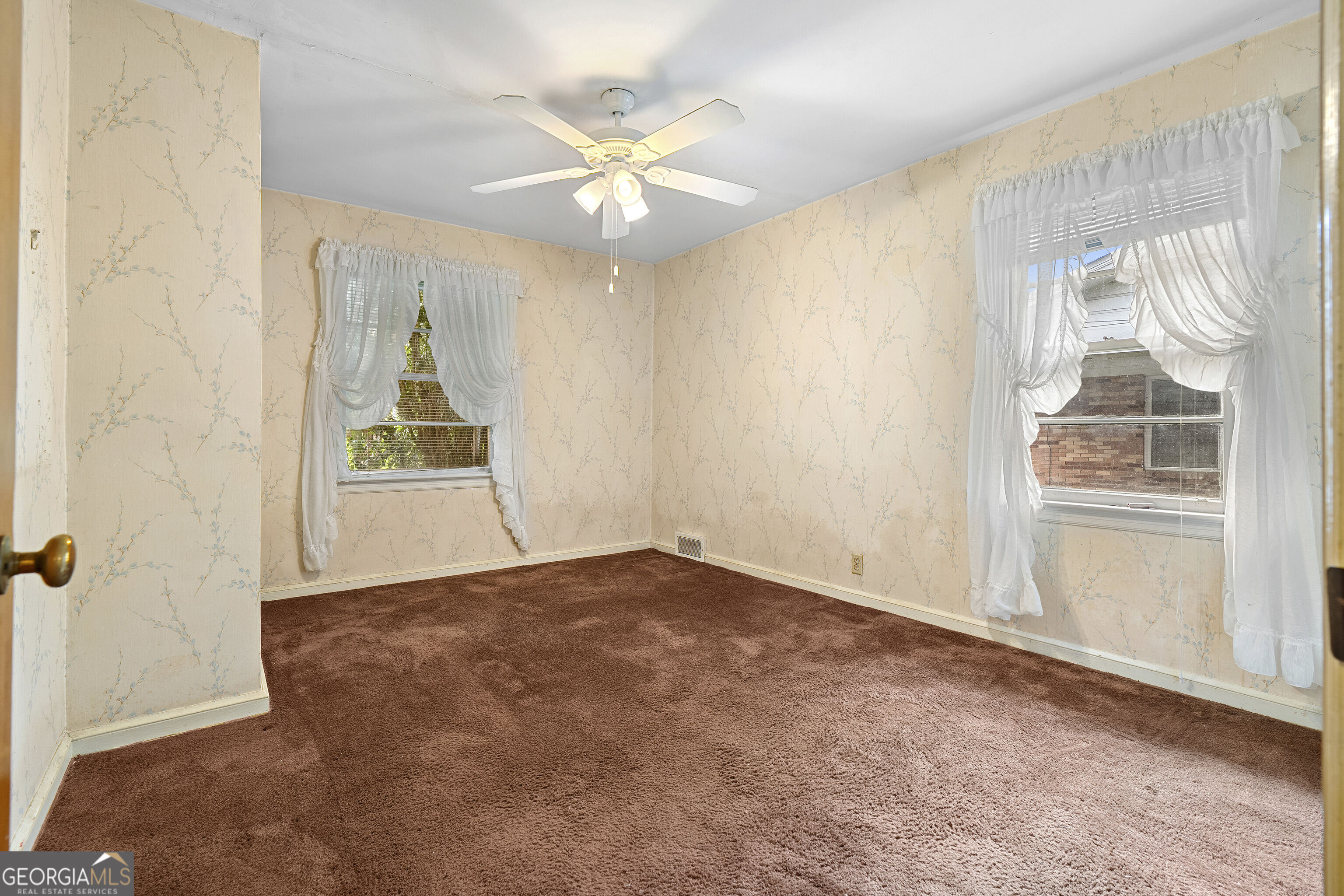 2592 Woodridge Drive