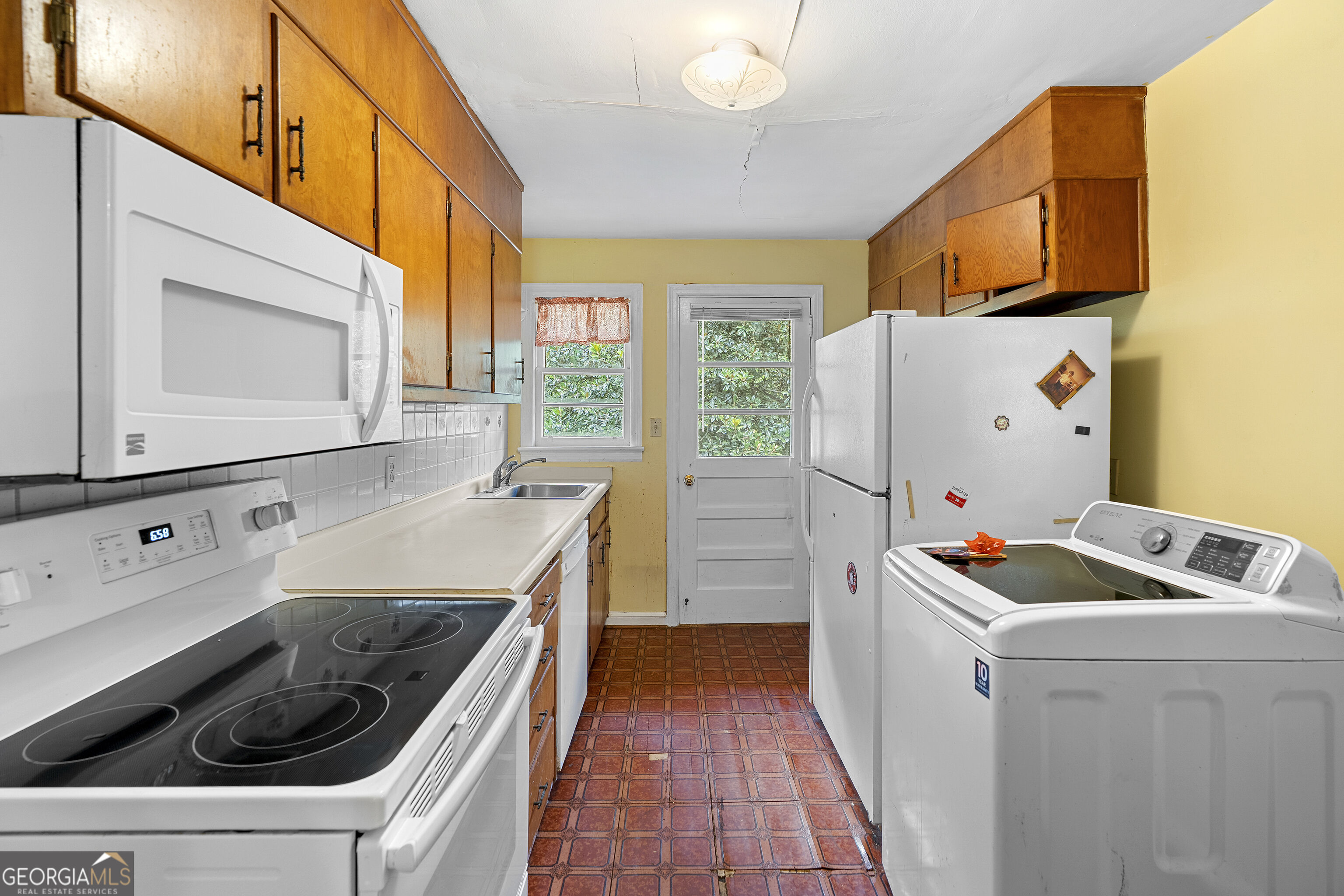 2592 Woodridge Drive