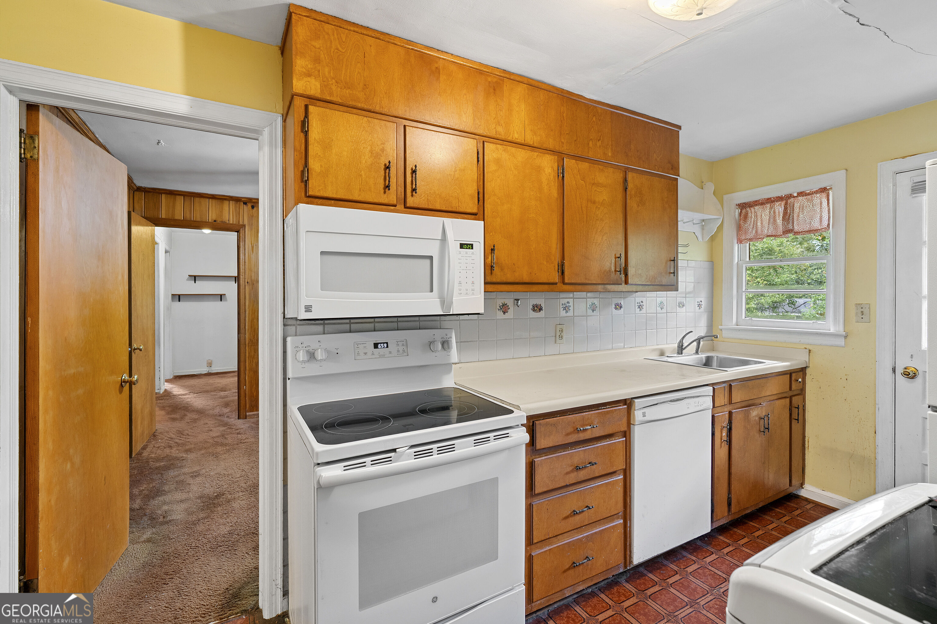 2592 Woodridge Drive
