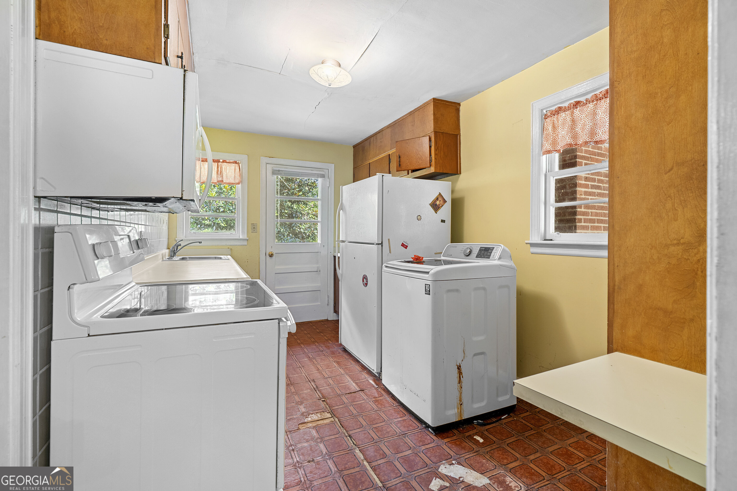 2592 Woodridge Drive