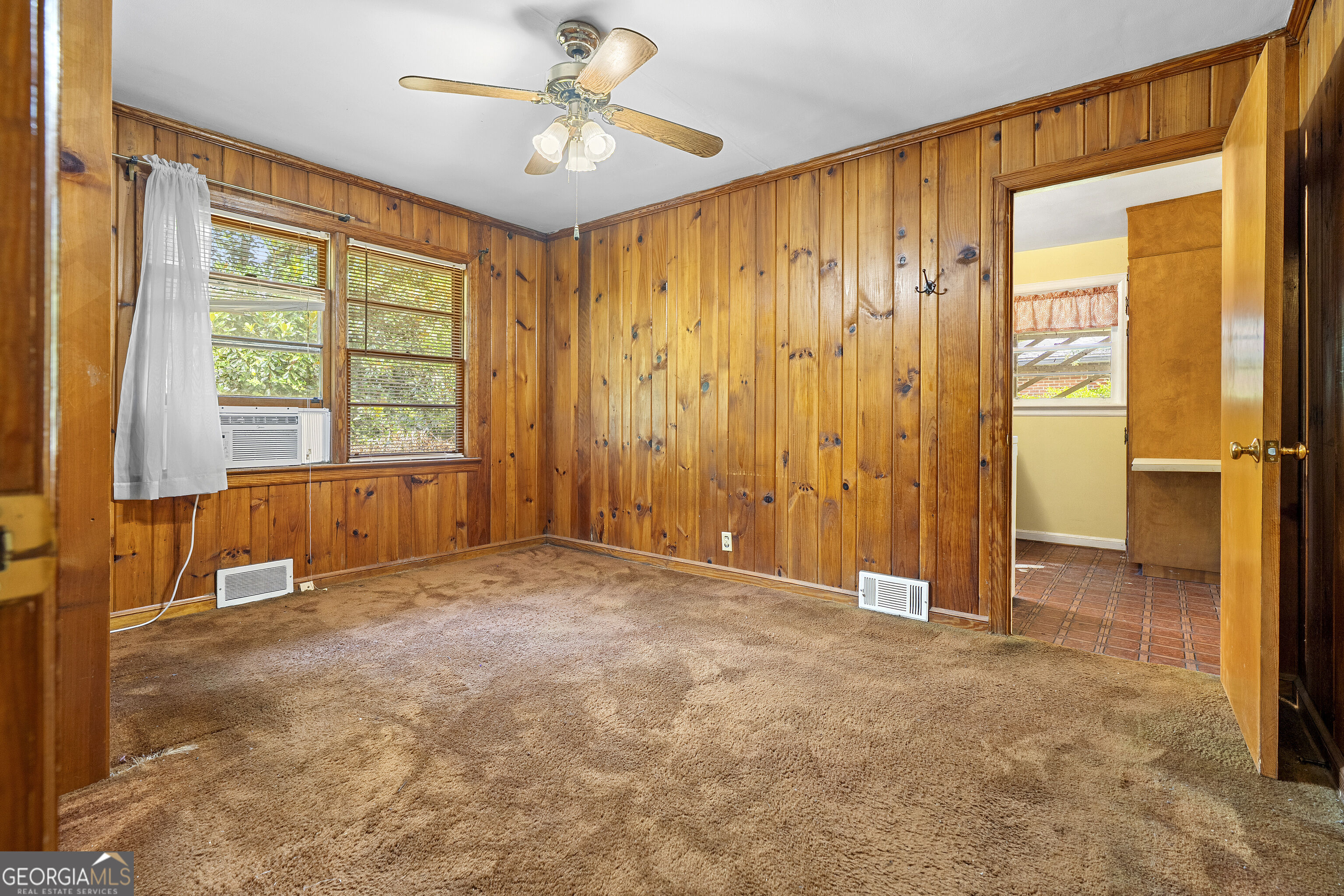 2592 Woodridge Drive