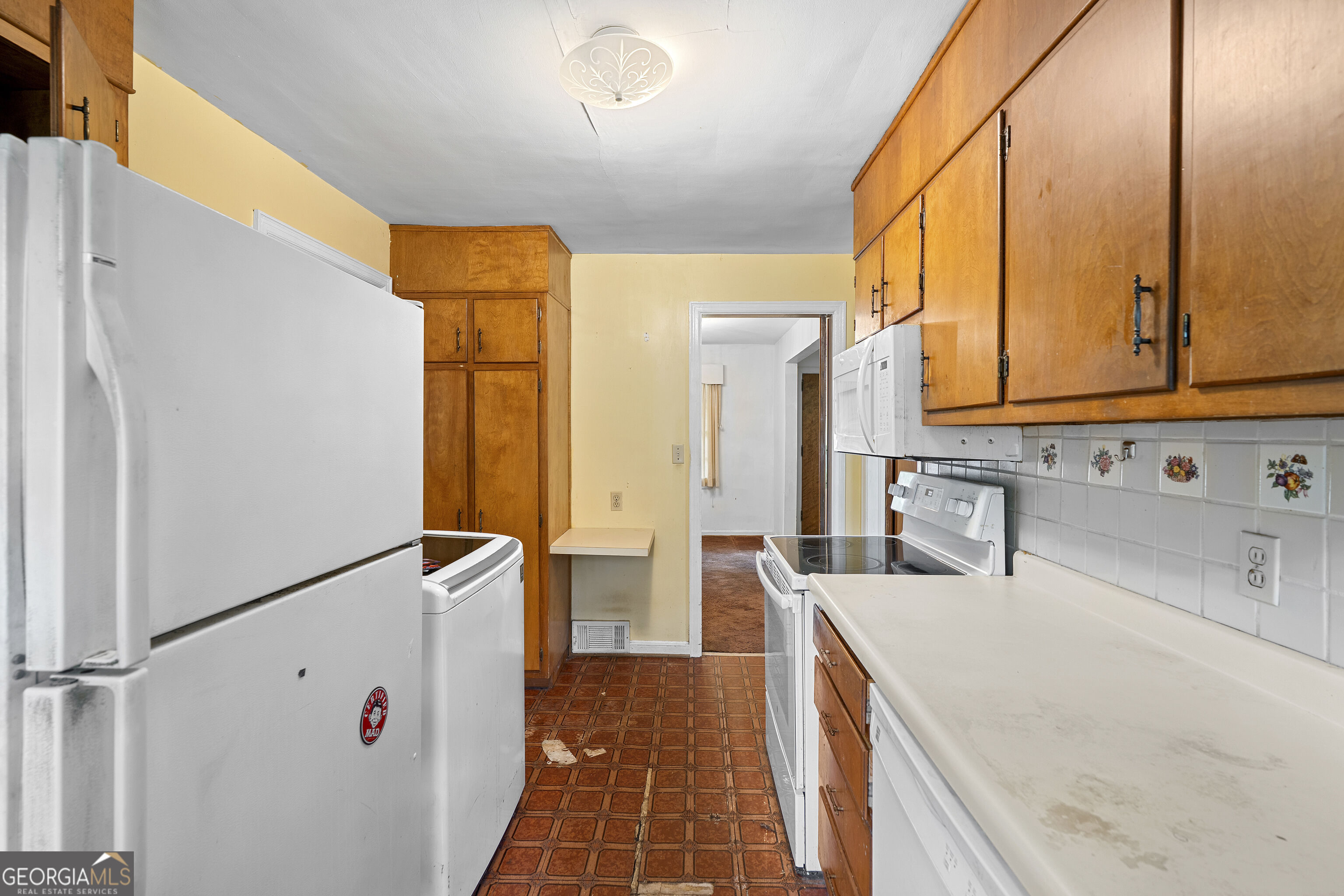 2592 Woodridge Drive